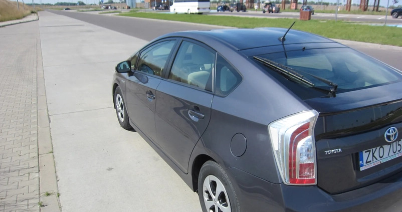 Toyota Prius cena 44000 przebieg: 250000, rok produkcji 2012 z Koszalin małe 106